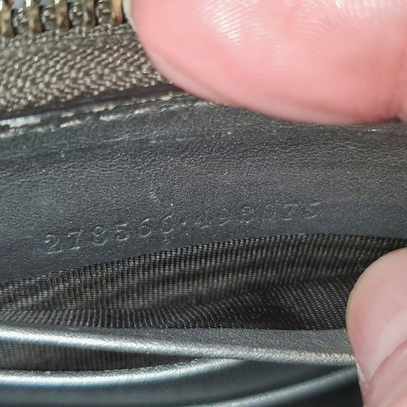 Gucci Micro GG Long Zip-Around Wallet - Picture 4 of 14